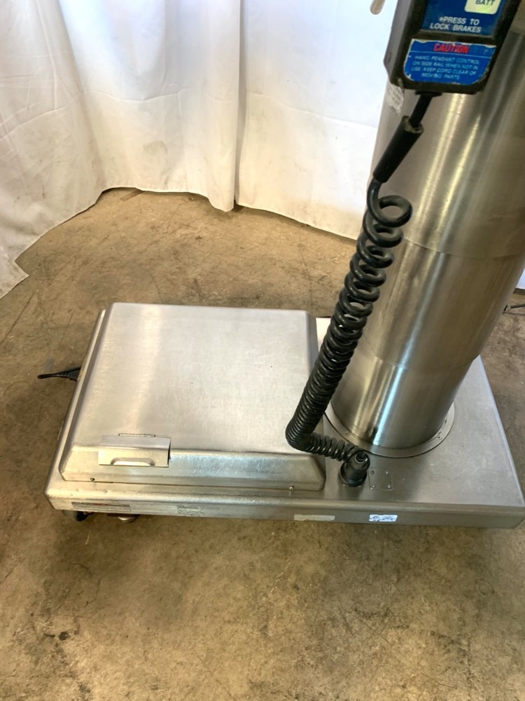 Skytron Elite 6500 Surgical Table With Remote S8385