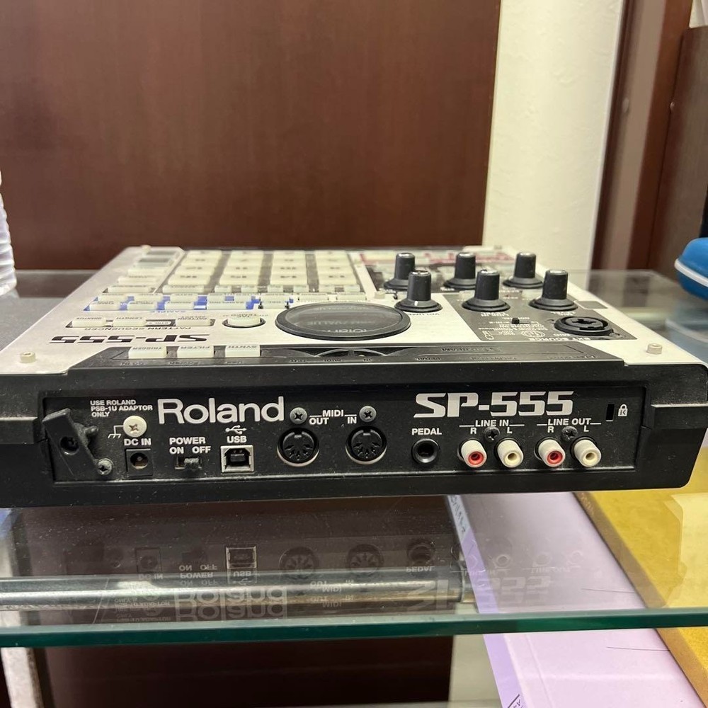 Roland SP-555 Creative Sampler Effector Digital DJ Turntable Performance Effects