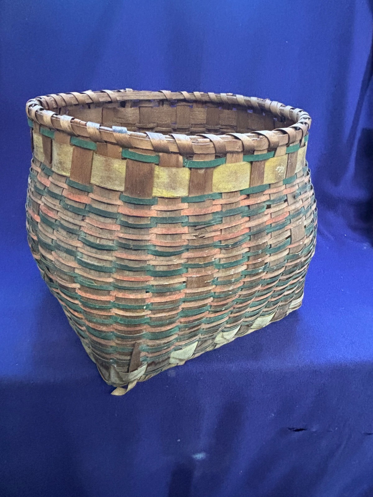 ANTIQUE NATIVE AMERICAN INDIAN WOODLANDS PAINTED SPLINT WOVEN BASKET VERY OLD