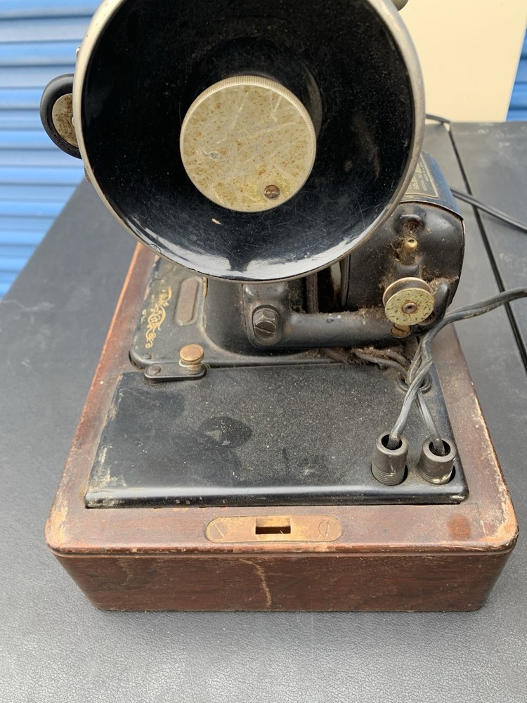 Antique Singer Sewing Machine 1930s W/ Case