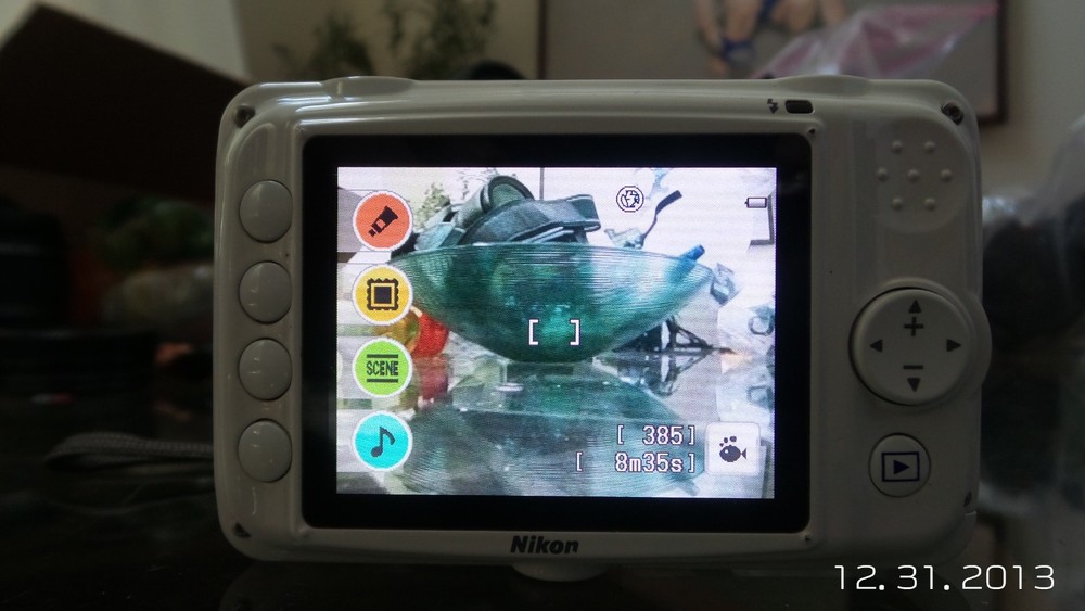 NIKON COOLPIX S30 WATERPROOF COMPACT CAMERA 3X ZOOM 10.1 MEGAPIXELS