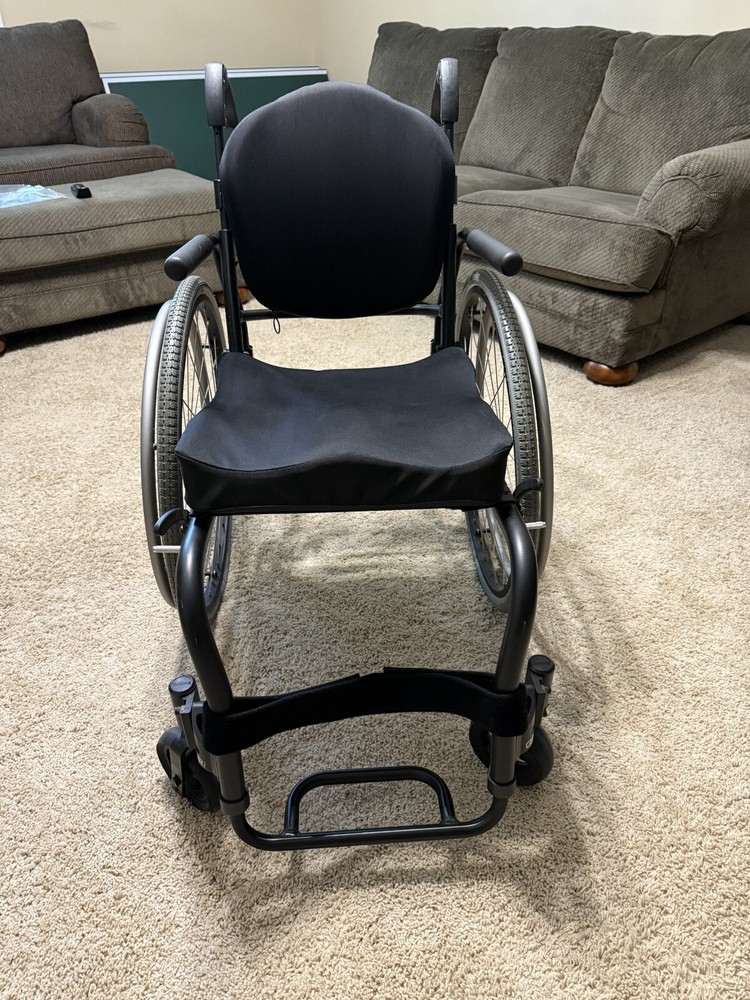 Quickie QRI Wheelchair