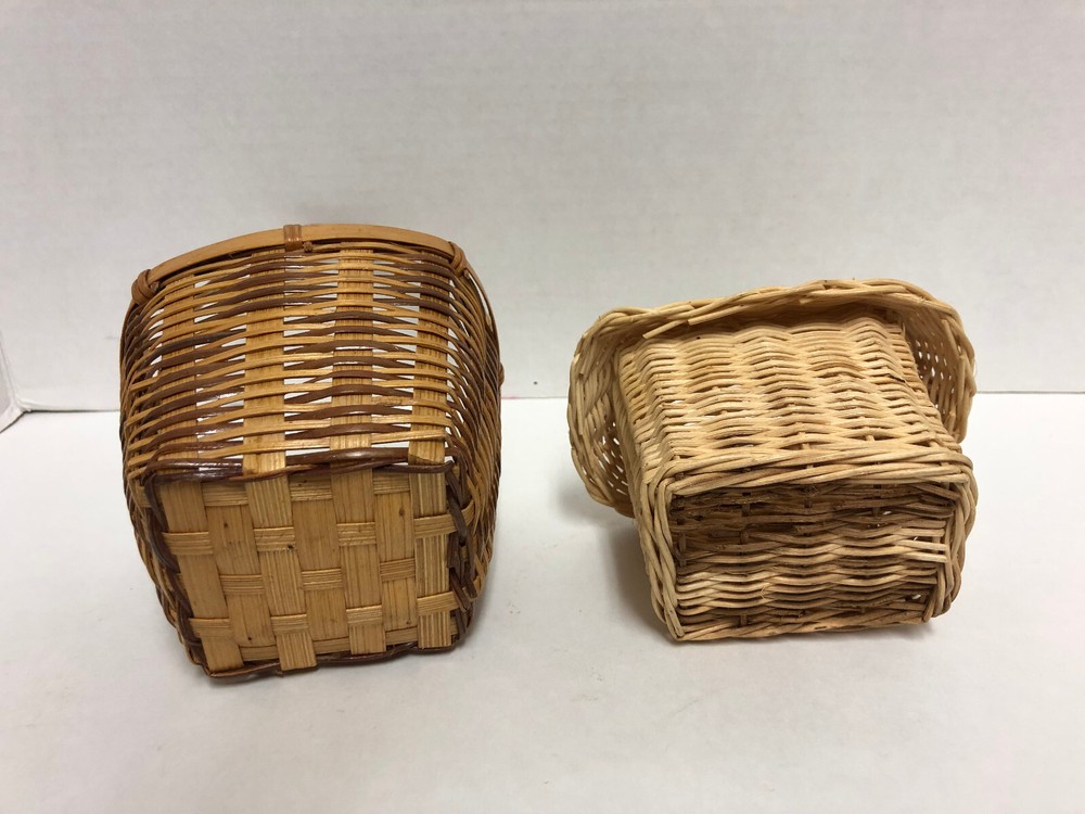 LOT OF 4 SMALL BASKETS FOR CRAFT PROJECTS
