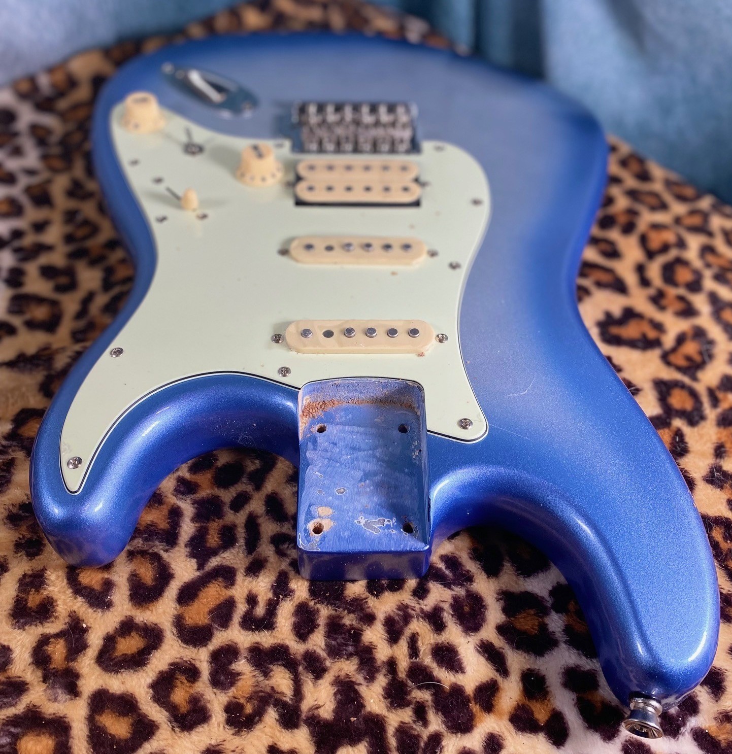 Metalic Skyburst Loaded Stratocaster Alder Fender Replacement Body. +Neck Plate