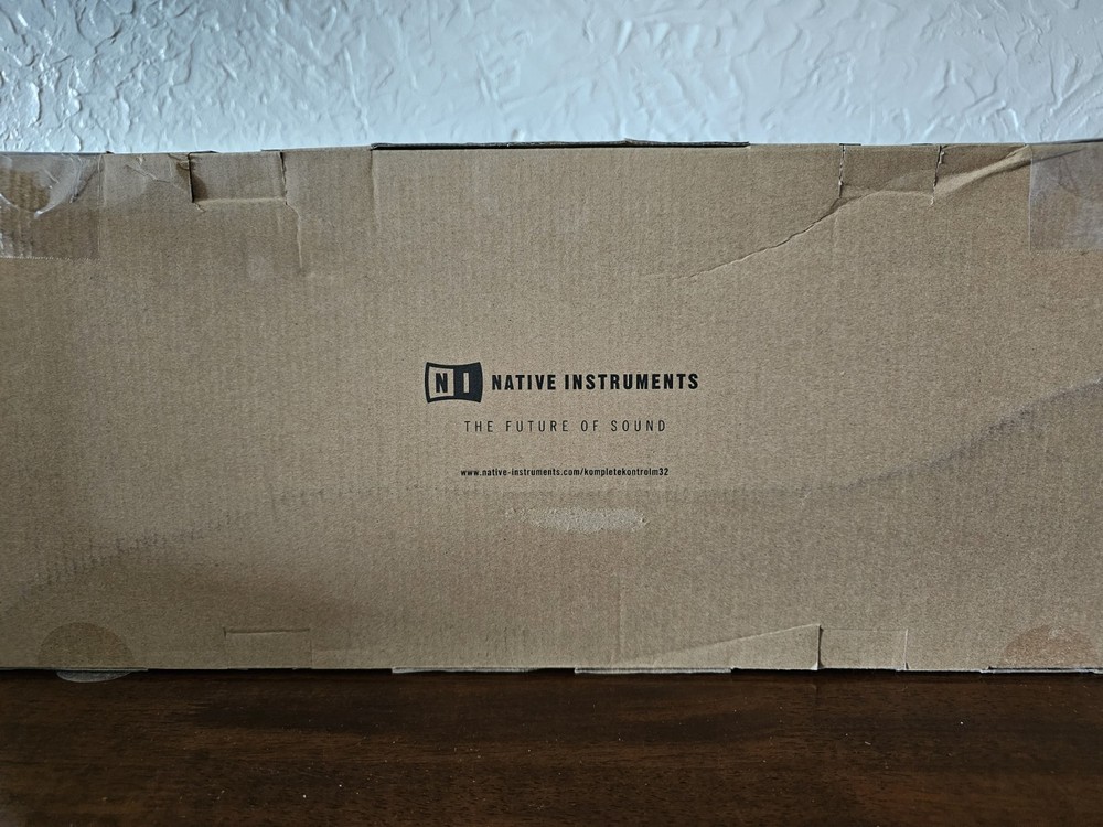 Native Instruments M32 Komplete Kontrol Keyboard Controller - SEALED BOX.