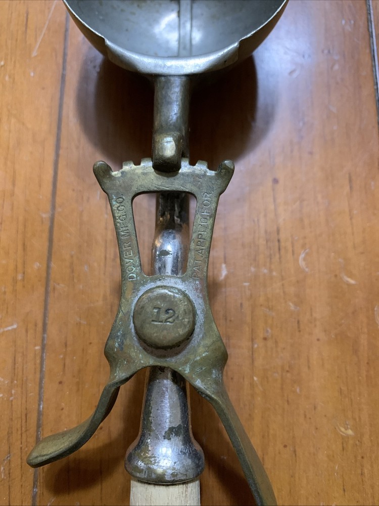 Vintage Dover Mfg. #12 Scoop
