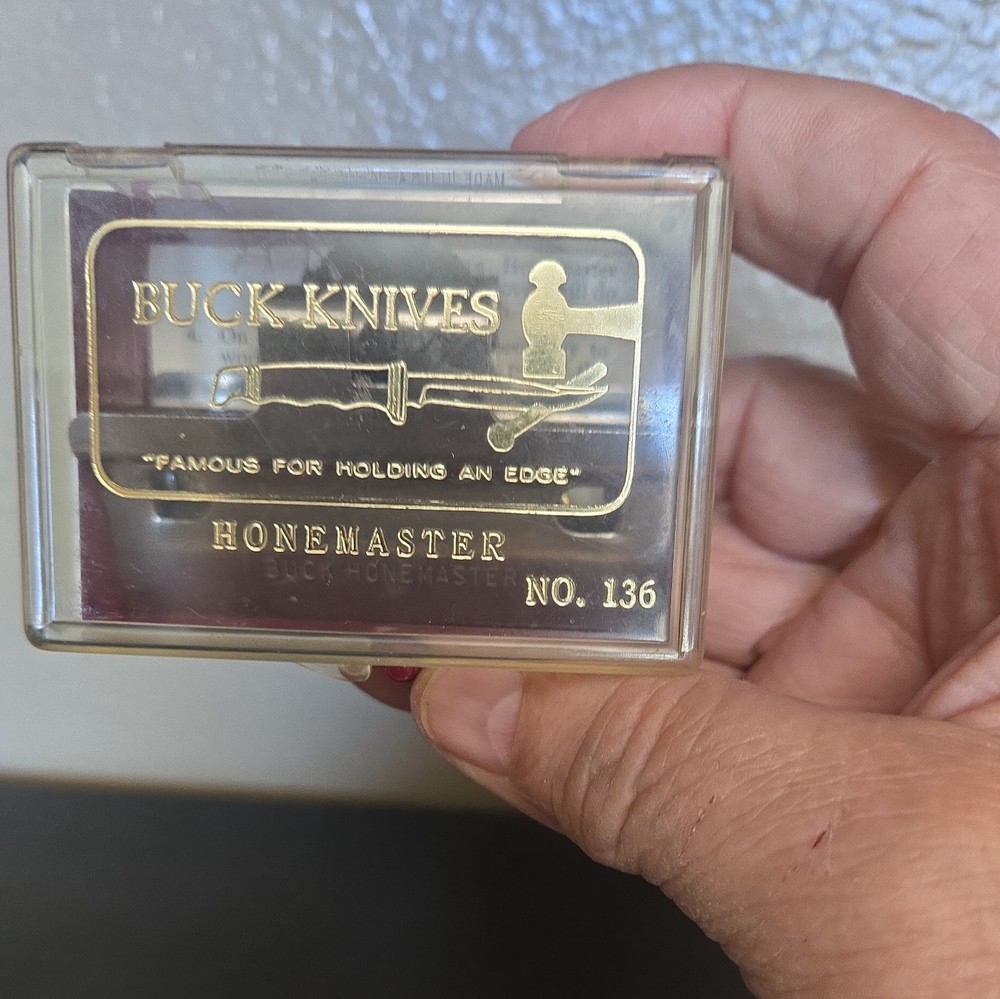 BUCK KNIVES HONEMASTER #136 With Case