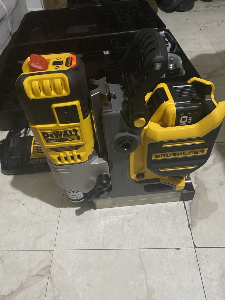 DEWALT MAGNETIC DRILL PRESS