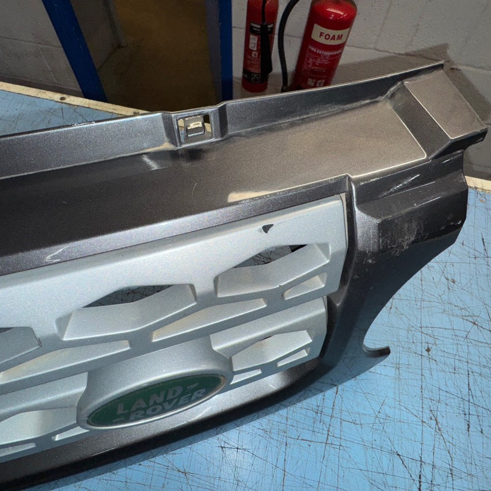 Land Rover Discovery 4 Front grill panel Corris grey paint code 873