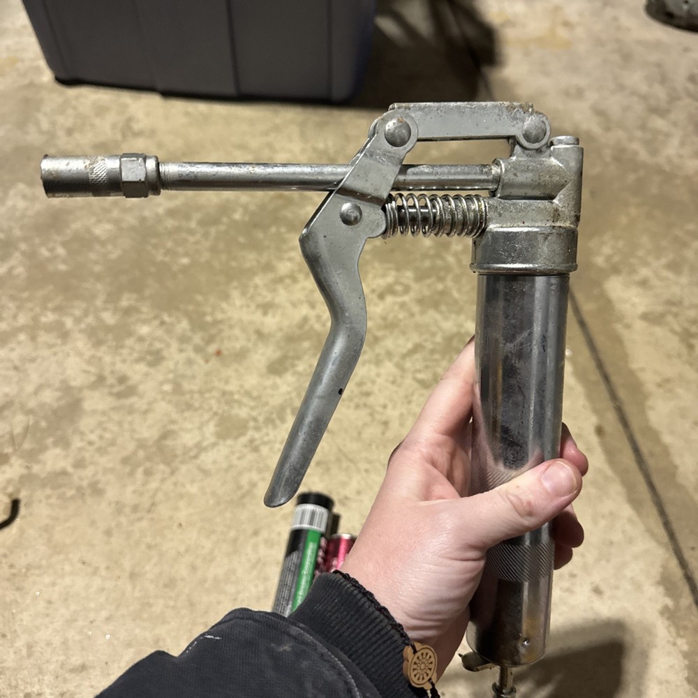GREASE GUN WORKING With Grease