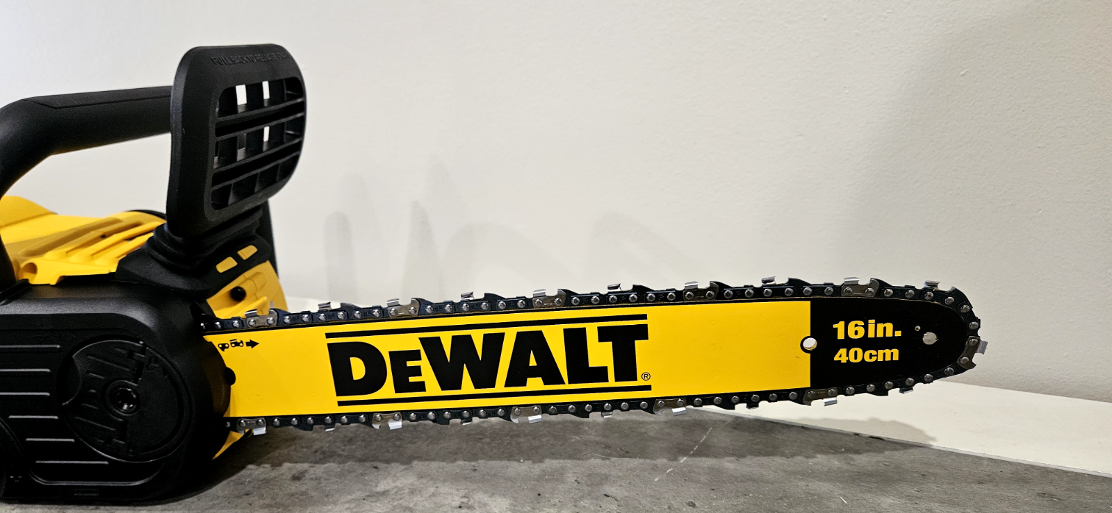 DeWalt FlexVolt 20V 60V 16" in Brushless Chainsaw DCCS670B (Tool Only)