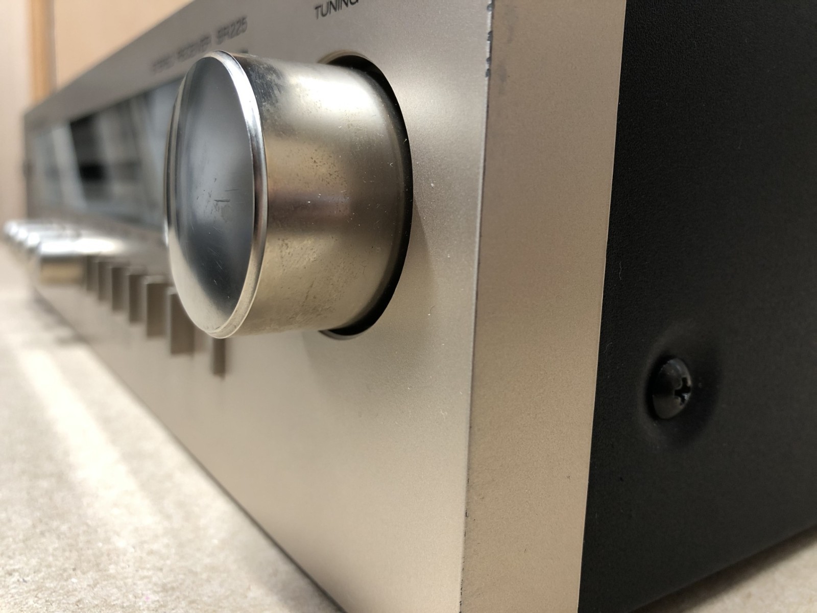 MARANTZ SR225 VINTAGE Stereo Receiver - Great Rich Sound. TESTED but SOLD AS-IS