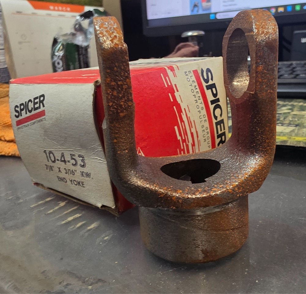 NOS Spicer 10-4-53 PTO End Yoke