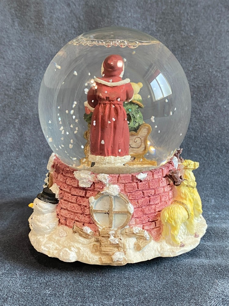 Vintage Santa With Sleigh Snow Globe