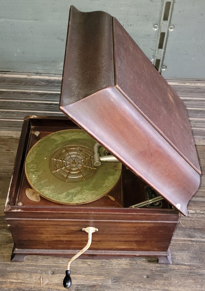 Antique Table Top Victrola Victor Talking Machine VV-IX Phonograph