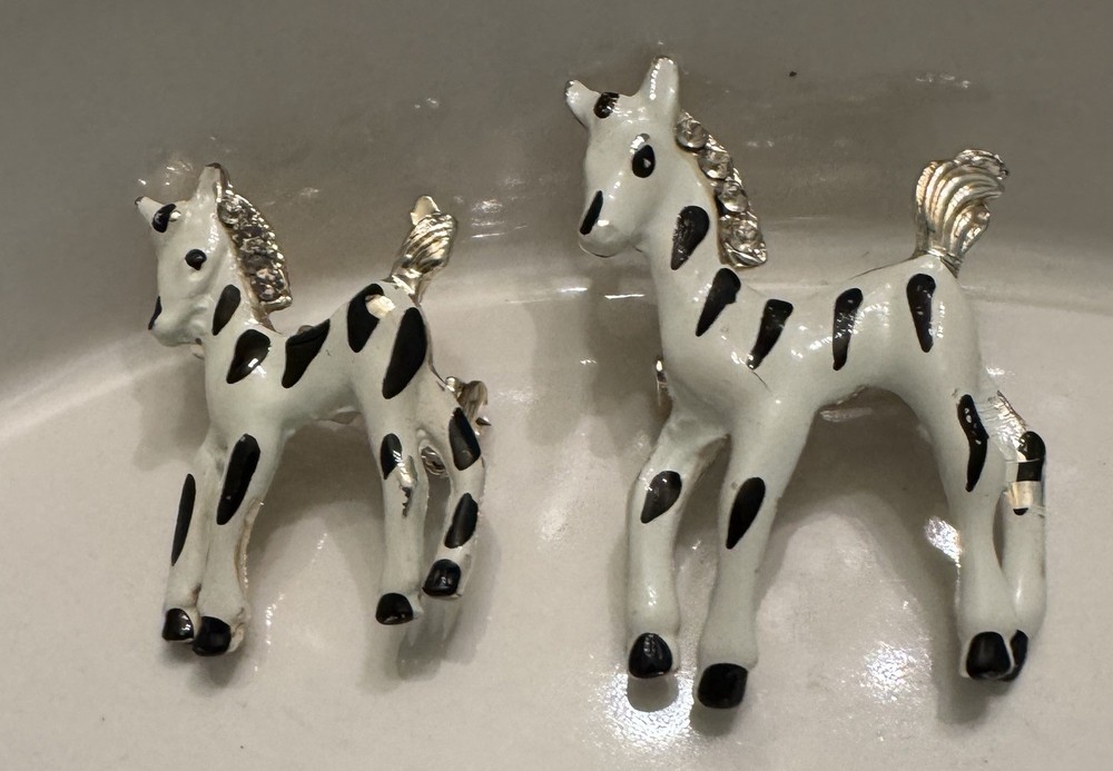2 Horse / Zebra Pins