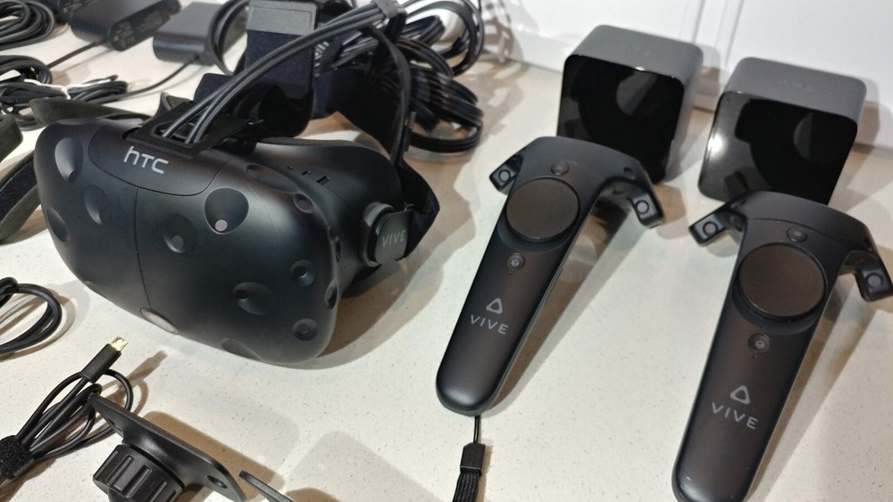 HTC Vive VR Headset Complete Set Full Kit System Virtual Reality ~ A+ Condition