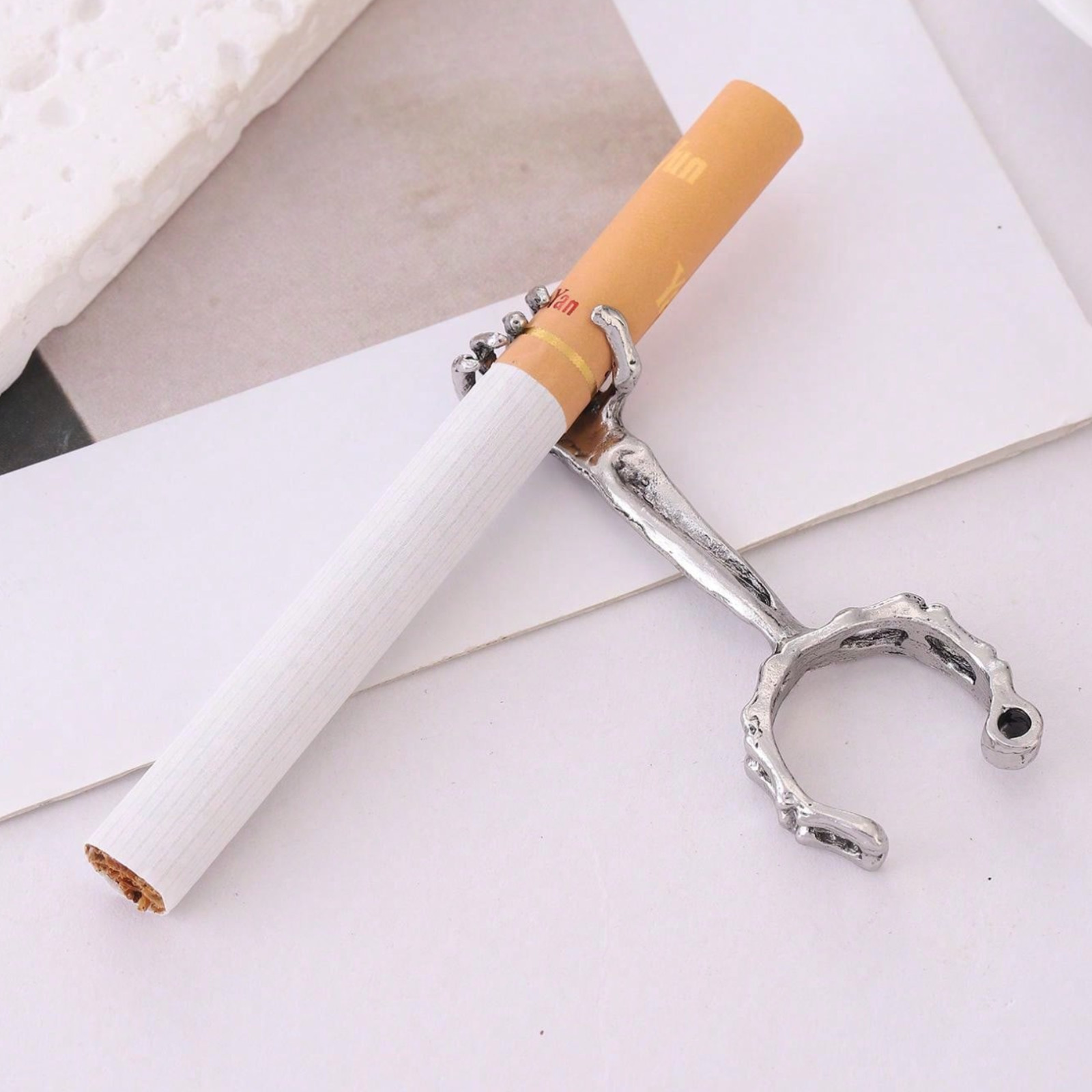 Cigarette Finger Clip Ring Holder Skelton Hand Cigar Holder Smoking Accessory