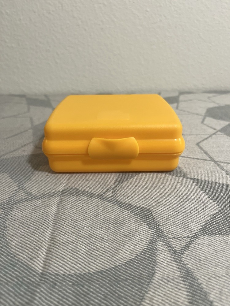 Tupperware Sandwich Keeper Orange