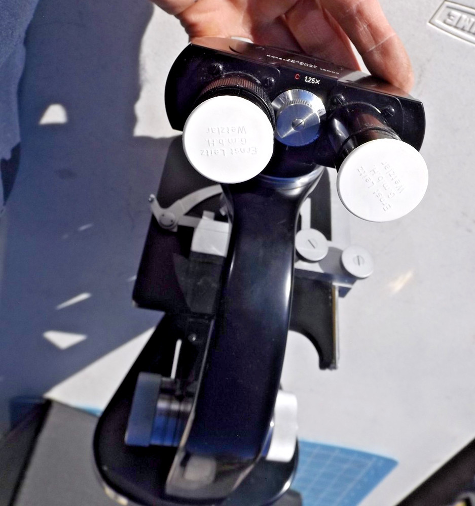 Used Ernst Leitz Wetzlar Microscope w/ case & lens & light