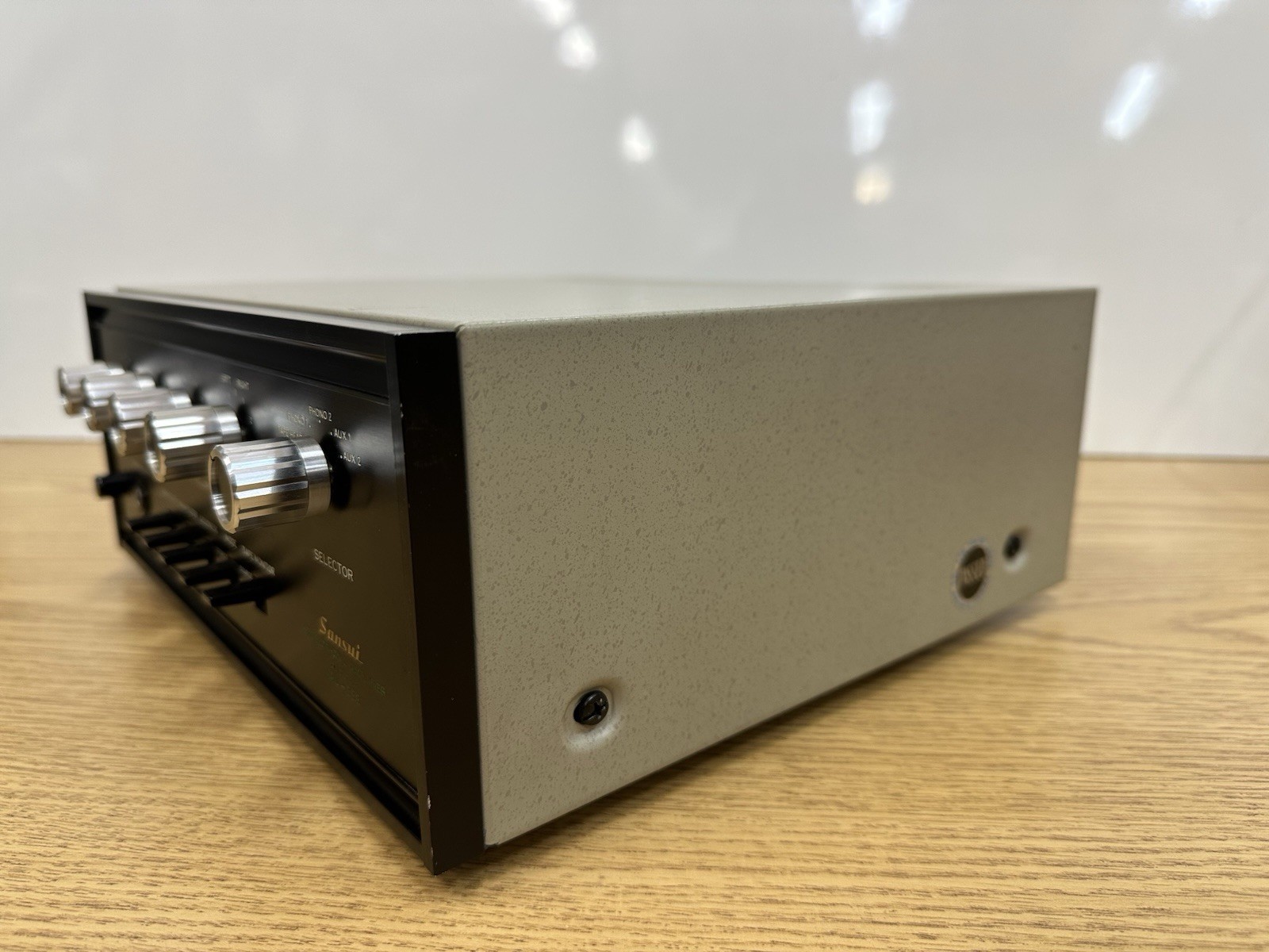 Nice Sansui AU-222 Integrated Stereo Amplifier Turns On, UNTESTED. *Read