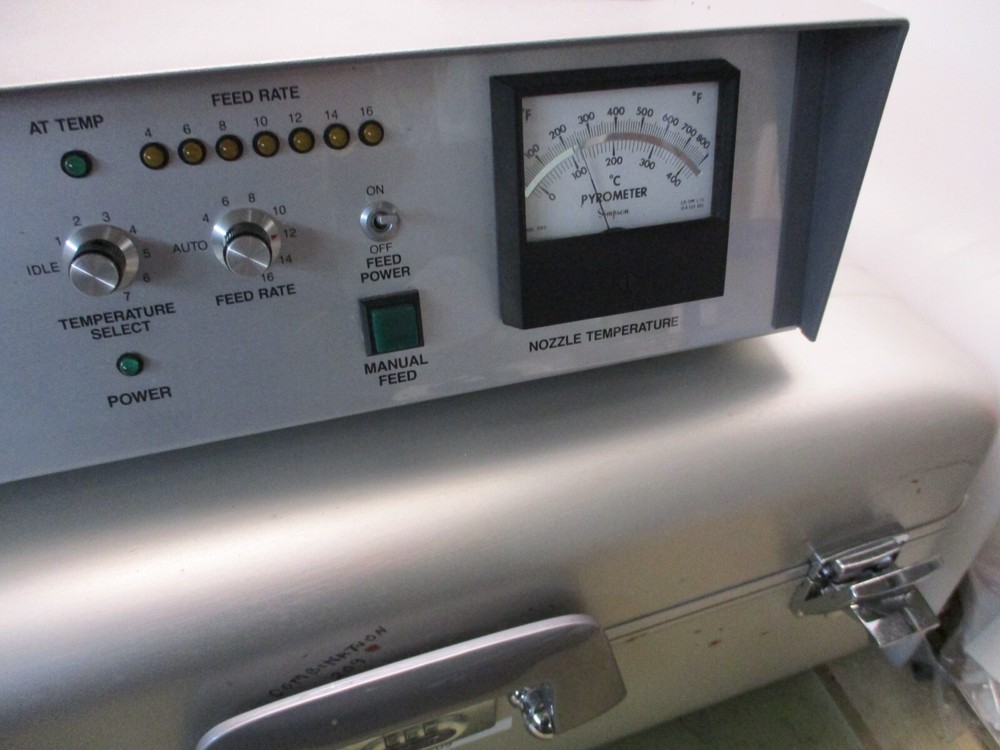 3M model 100 hot melt end effector actuated applicator 150 controller [2*L-32]