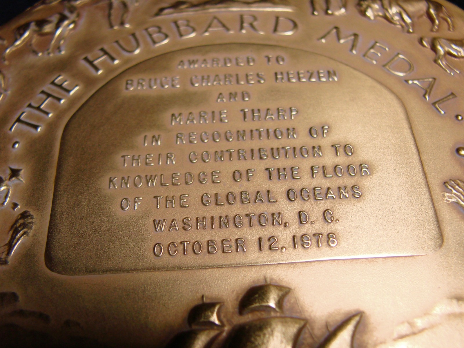NATIONAL GEOGRAPHIC HUBBARD MEDAL FOR SCIENCE/EXPLORATION UNIQUE HEEZEN & THARP