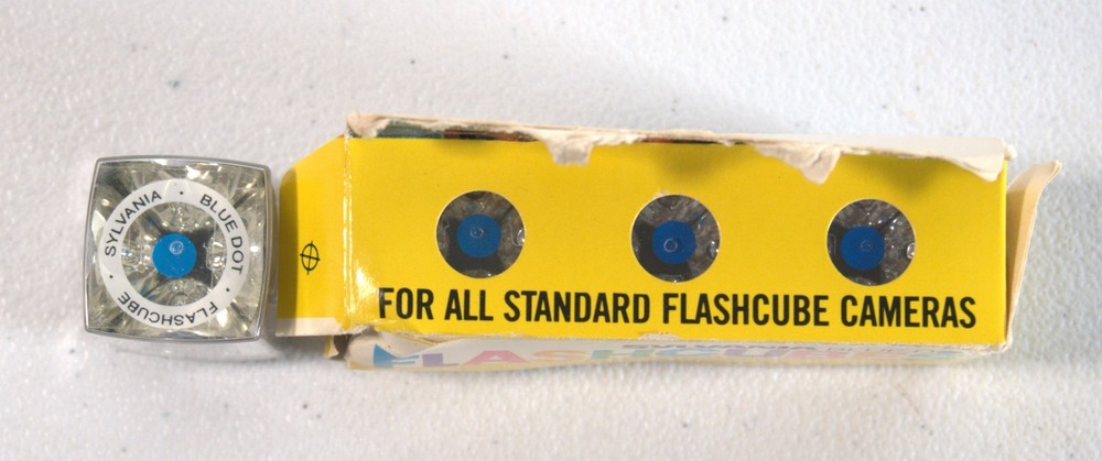 Vintage Sylvania Blue Dot Flashcubes 4 Flash Cubes