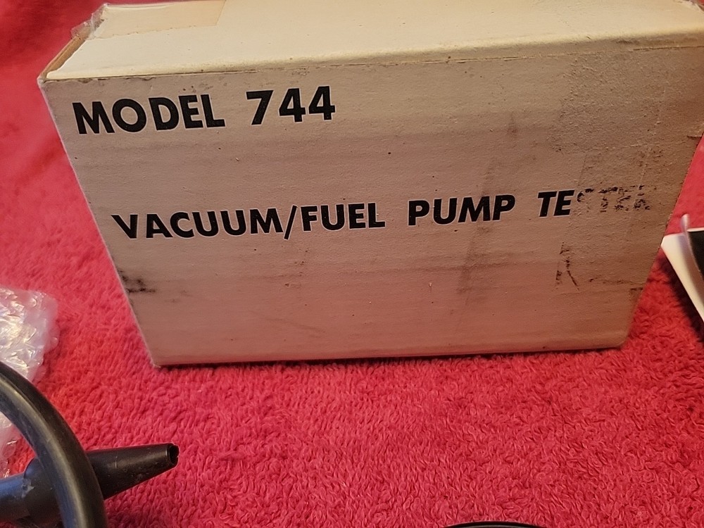 VACUUM/FUEL PUMP TESTER MODEL 744