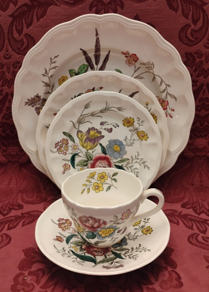 Spode Copeland Gainsborough Ceramic 5-Pc Place Setting - Nice!