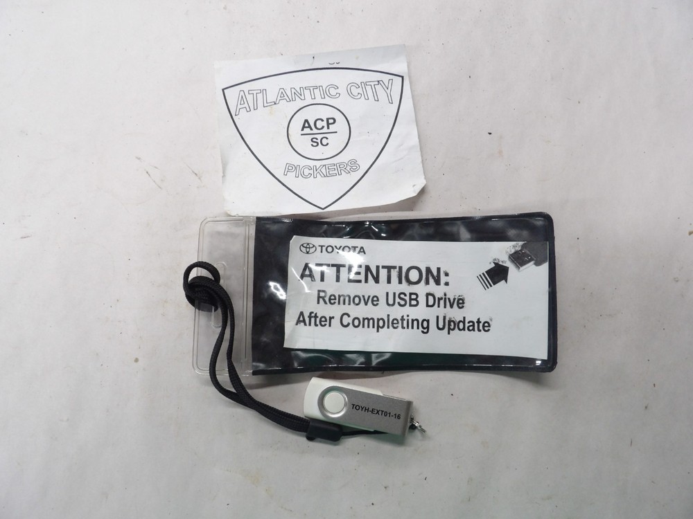 Toyota USB-Toyhext01-16 Update-Does not include activation code on card