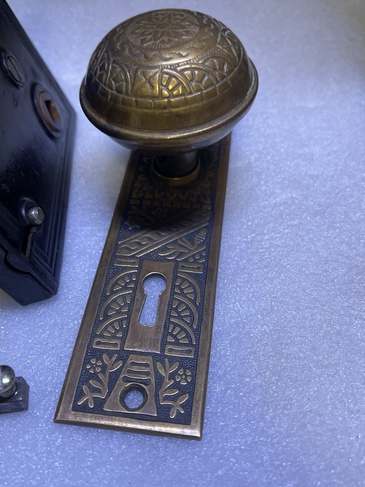 Antique Set Of Reading Hardware Co. Windsor Design Brass Knobs