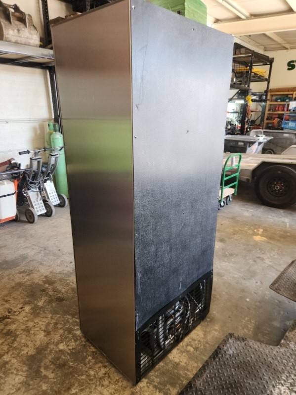 Structural Concepts Oasis Refrigerated Display Case – Model B3424