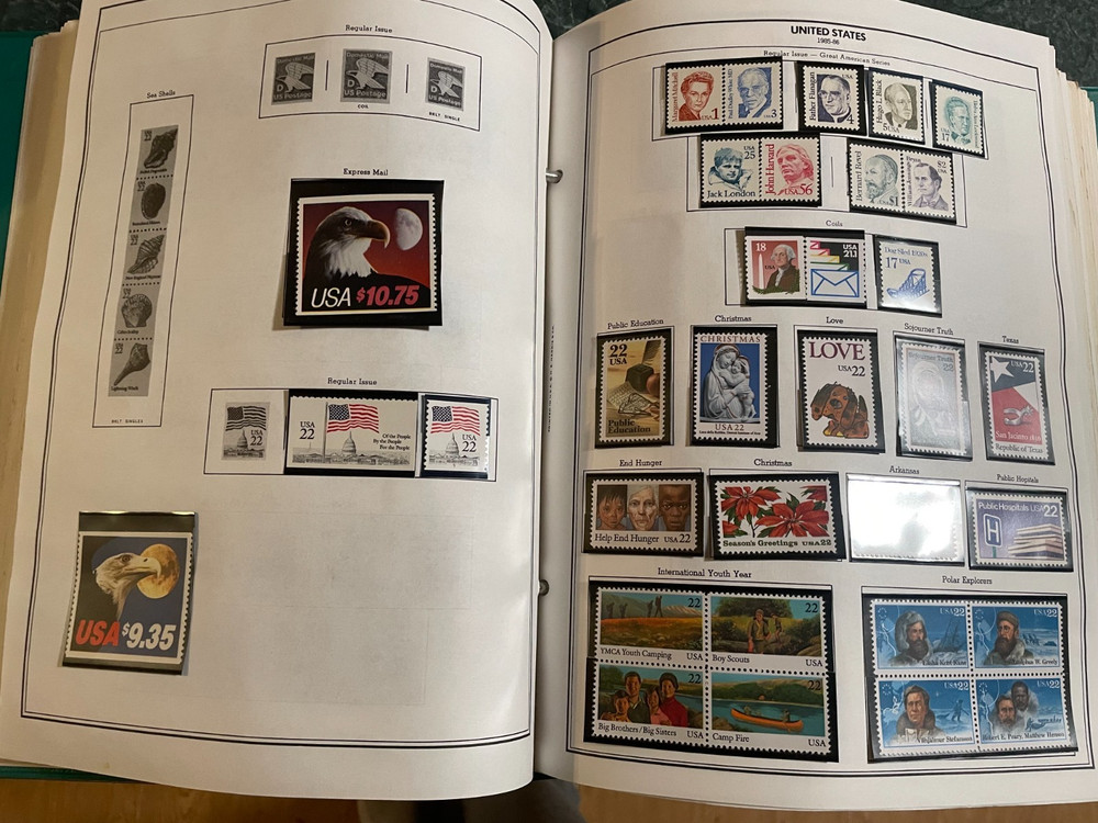 H.E. Harris - Senior Statesman World Stamp Album - lots of mint US and Canada &