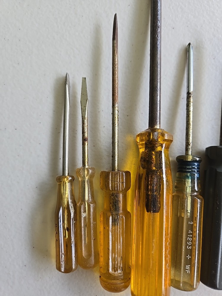 8 Miscellaneous screwdrivers and hex key