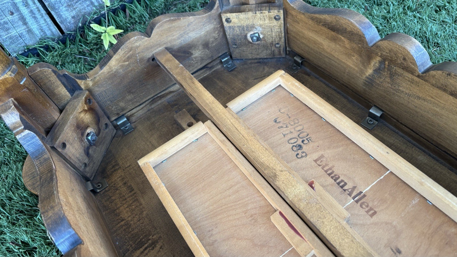 ETHAN ALLEN Maple Colonial Early American Country French Heirloom Nightstands