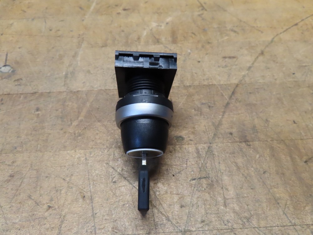 BACO L21NA00 3 position keyed selector switch (@D33)