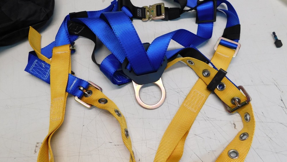 Werner K111204 Roofing Kit, 50-Foot Roop Basic Safty Harness, Duffel Bag