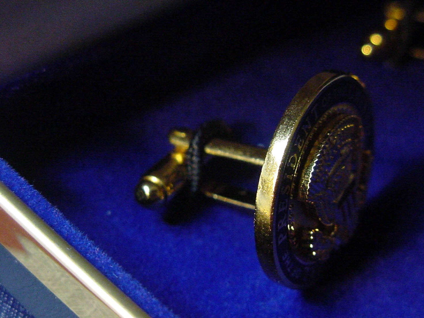 Pair of President Trump Official issued white house staff cufflinks-Free Shippi