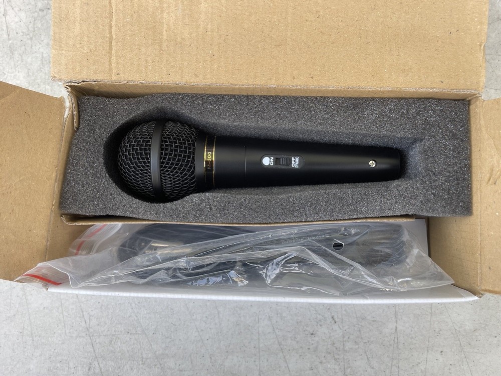 Amicv-2R Dynamic Microphone And Cord NEW OPENED KARAOKE?