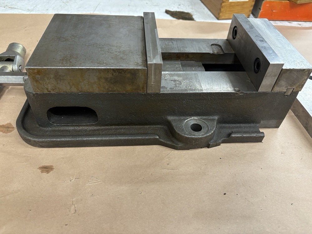 Kurt Manufacturing Precision Machine Vise 6” D60-1 w Vertical mounting adapter
