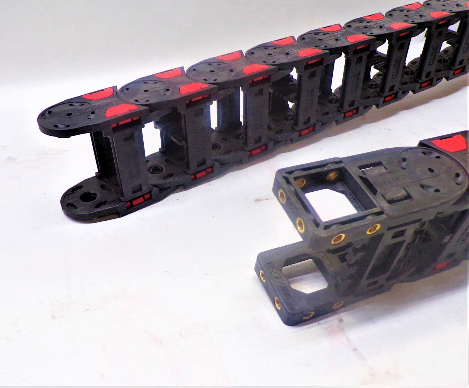 MURRPLASTIK RV 120 CABLE DRAG CHAIN; 9 FEET