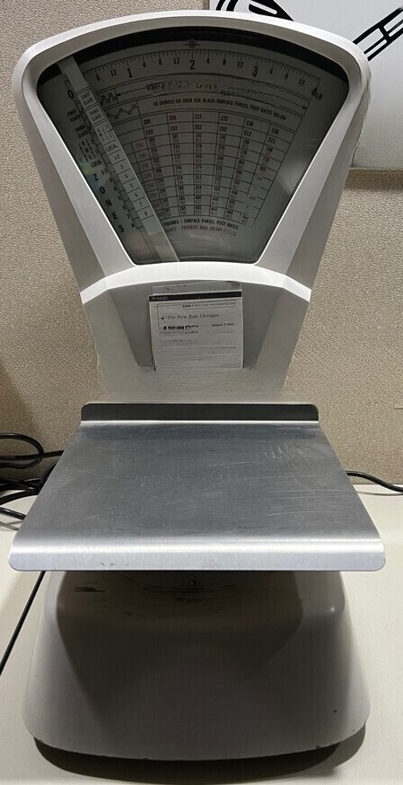 Vintage Pitney Bowes Model S-104 Postal Scale