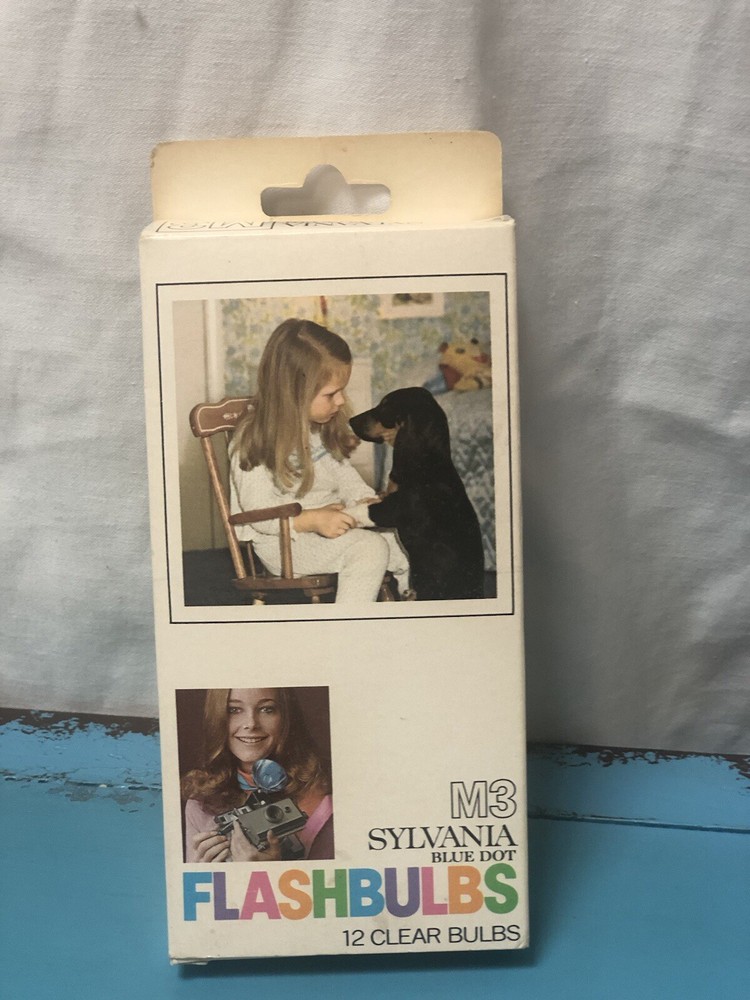 M3 Sylvania Blue Dot Flashbulbs Container Containing 6 Bulbs
