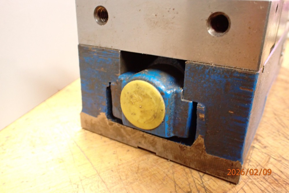 LOT M10: KURT D40 MILLING MILL MACHINE VISE