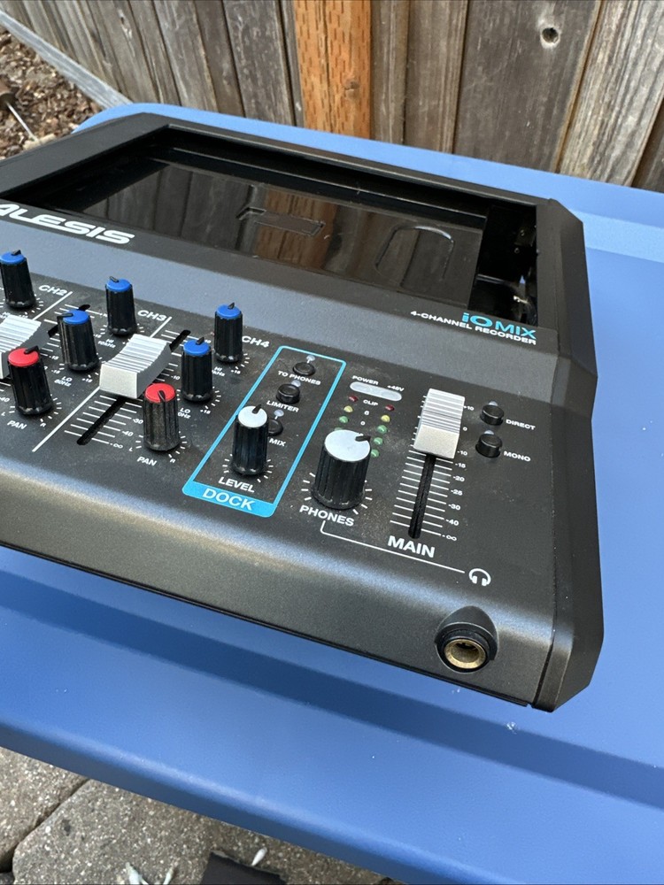 Alesis iOMIX 4 Channel RecorderiPad Audio Interface