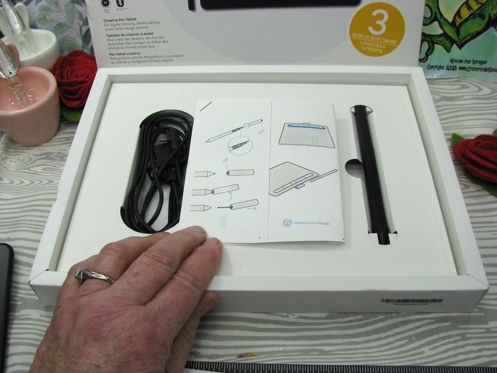 WACOM INTUOS CTL-6100WL, M Wireless Bluetooth/ USB Graphics Drawing Pad, PC/ Mac