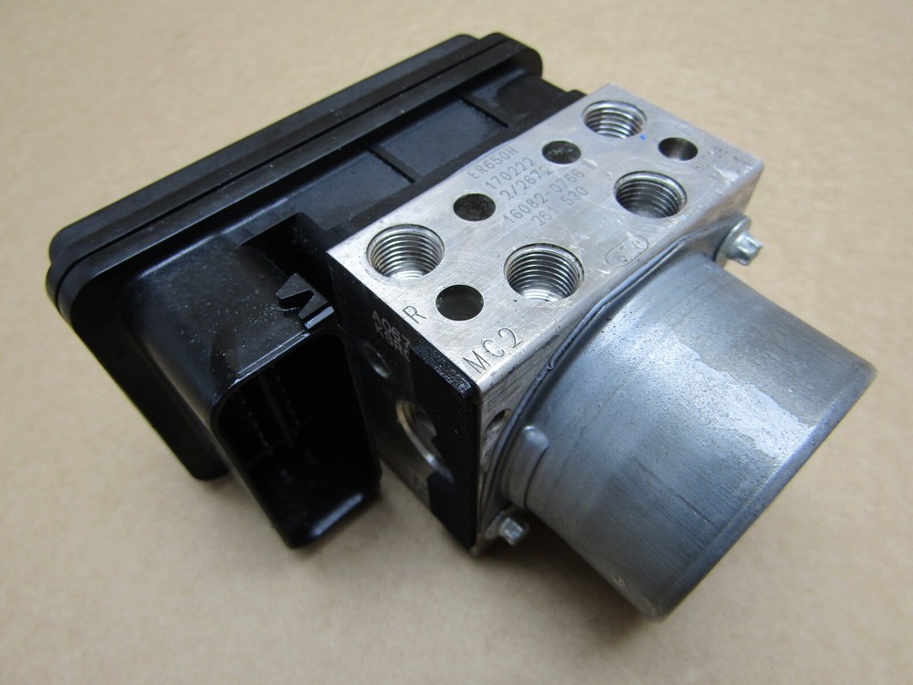 Kawasaki Ninja 650 2018 2,717 miles ABS pump control module (11811)
