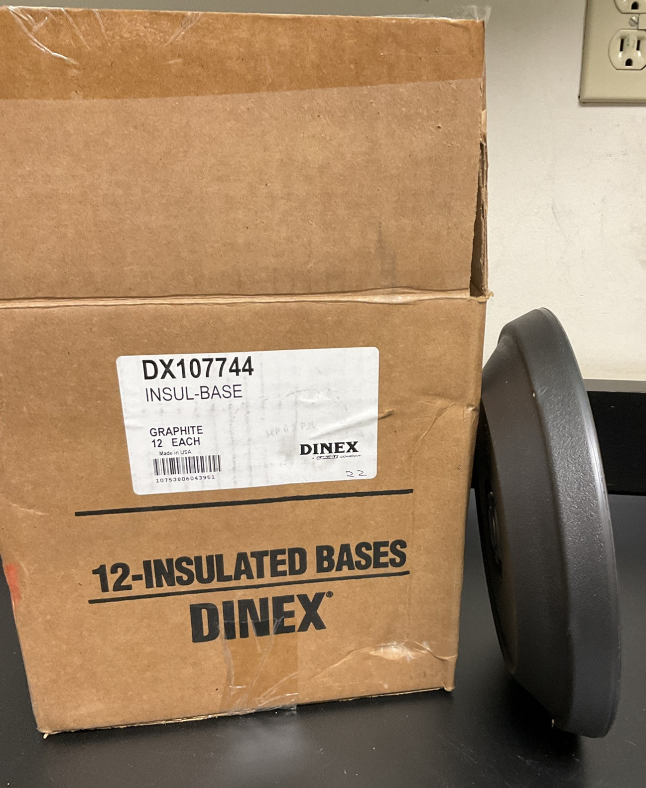 Box of 12 Dinex Insulated Bases DX107744 Graphite