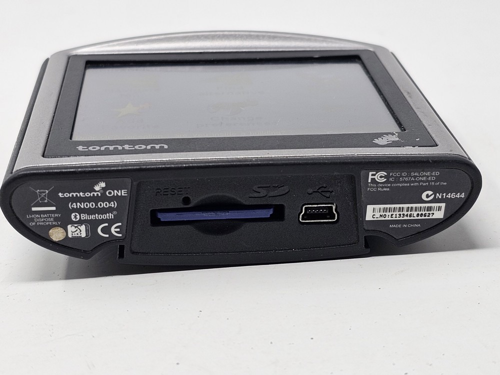 TomTom One (4N00.004) GPS Mountable Auto Navigation Bluetooth N14644